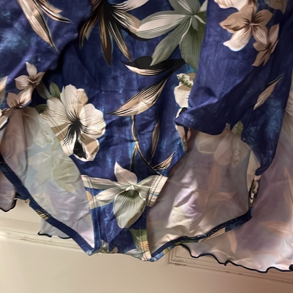 Misty swimsuit woman’s size 18 one piece light padding great condition flowers - Picture 3 of 6